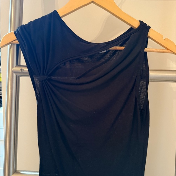 Asymmetrical Geel Top - Picture 2 of 2